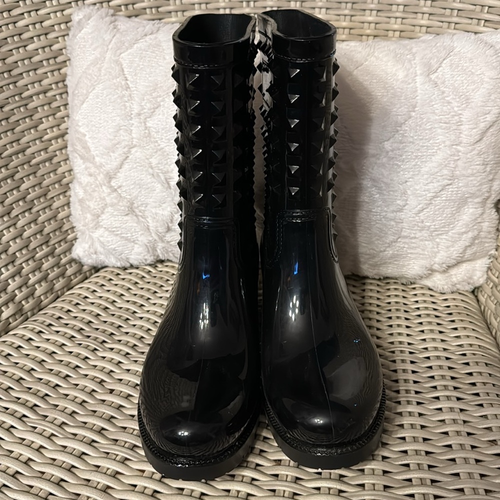 COPY - Vince Camuto Rain boots. - Picture 2 of 7